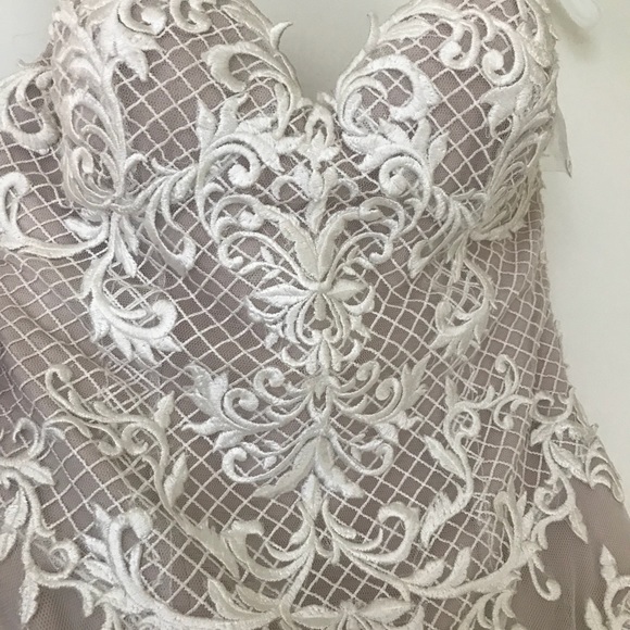 NWOT- fit and flare wedding dress